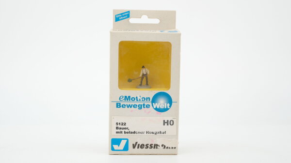 Viessmann H0 5122 e-motion Bauer, mit beladener Heugabel