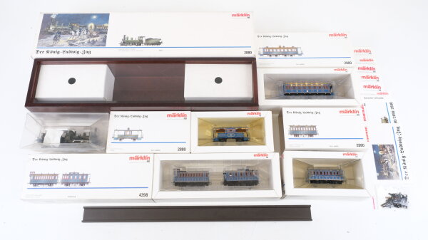 Märklin H0 2880 Der König-Ludwig-Zug mit 4398 Ergänzung und 4396/4398/4399 Präsentations-Sockel K.Bay.Sts.B. Wechselstrom