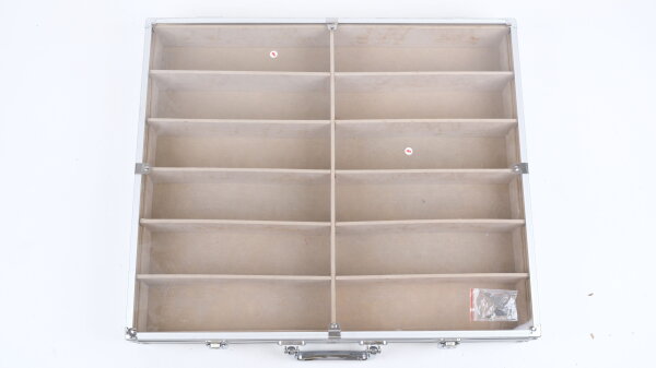Unbekannt H0 Alu Vitrinenkoffer 51x46x7cm 12 Abteile mit Schlüssel (Kratzer)
