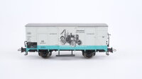 Roco H0 47284 Gedeckter Güterwagen (MAN Ackerdiesel) DB