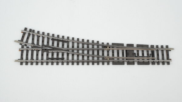 Märklin H0 2271R Schlanke Handweiche rechts, mit starrem Herzstück (ohne Antrieb, ohne Handschalthebel) (gebrauchter Zustand)