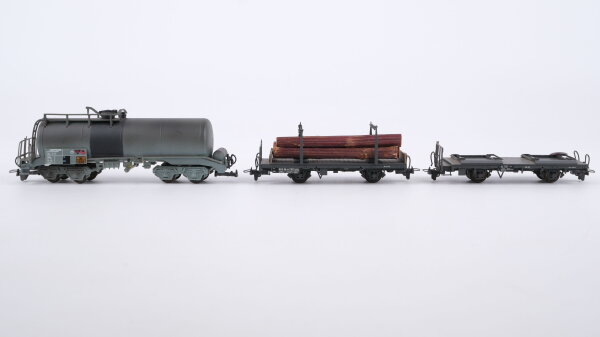 Bemo u.a. H0m Konvolut Kesselwagen Rungenwagen mit Holz Flachwagen RhB u.a.