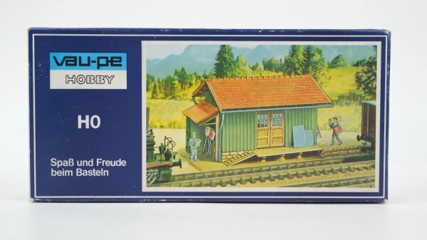 Vau-Pe H0 8206 Klassischer Güterschuppen mit Auffahrtsrampe