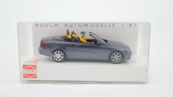 Busch H0 49401 Mercedes-Benz CLK Cabrio Fahrerin und Blumenstraß