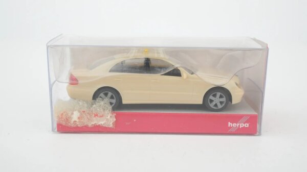 Herpa H0 045940 MB E-Klasse W211 Taxi