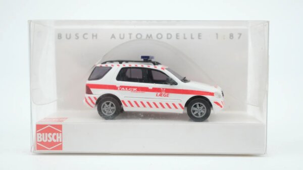 Busch H0 48518 Mercedes-Benz M-Klasse Leageambulance