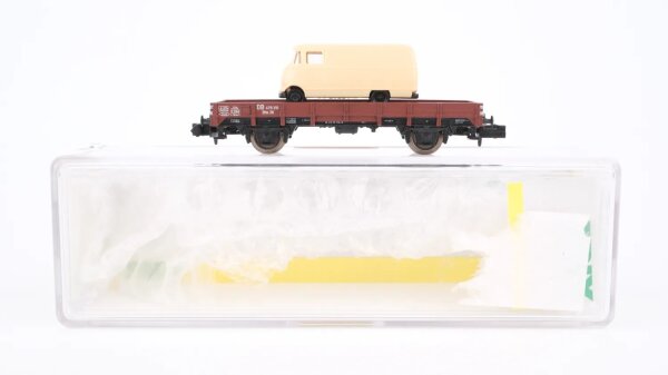Minitrix N 15041-33 Niederbordwagen mit MB L319 beige DB