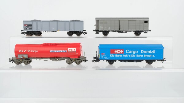 Märklin H0 Konvolut Schiebewandwagen Hochbordwagen mit Kohle Kesselwagen Avia gedeckter Güterwagen SBB NS