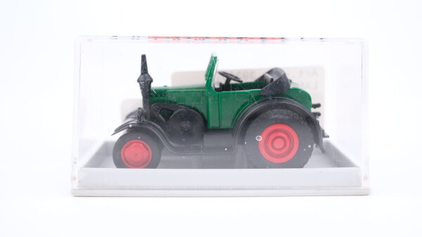 Brekina H0 39330 Lanz Eil-Bulldog offen grün