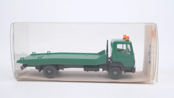 Wiking H0 20633 MB 817 Abschleppwagen grün