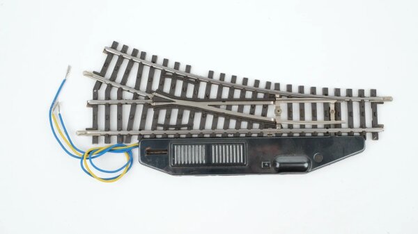 Märklin H0 2261 / 2264 Elektrische Weiche rechts (kleine Abbrüche)