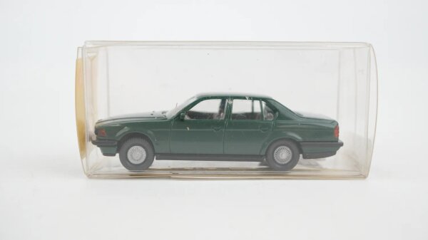Wiking H0 13192 BMW 750i dunkelgrün