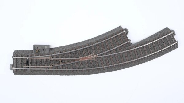 Märklin H0 24671 Bogen-Weiche links. Innenbogen R1=360 mm / 30° (mit Decoder / mit Antrieb)