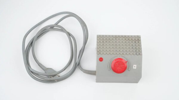 Lego 740 Transformator 220 Volt grau (verschmutzt und beklebt)