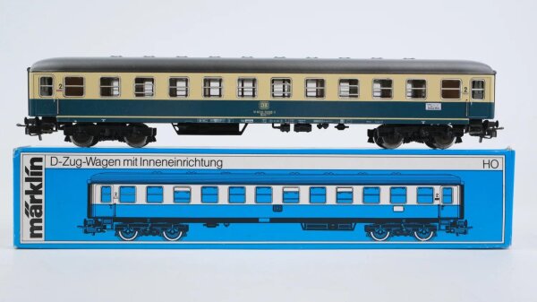 Märklin H0 4112 Reisezugwagen (Schnellzugwagen 2.Kl, Wagenunterkante ozeanblau) Büm 234 der DB