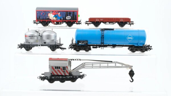 Märklin H0 Konvolut Kran- und Kranschutzwagen Kesselwagen Aral Silowagen gedeckter Güterwagen Supermann mit Zugschluss DB/ua