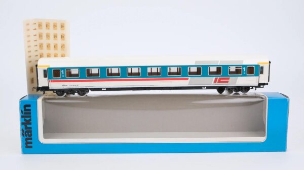 Märklin H0 4220 Reisezugwagen Avmz 111.1 der DB