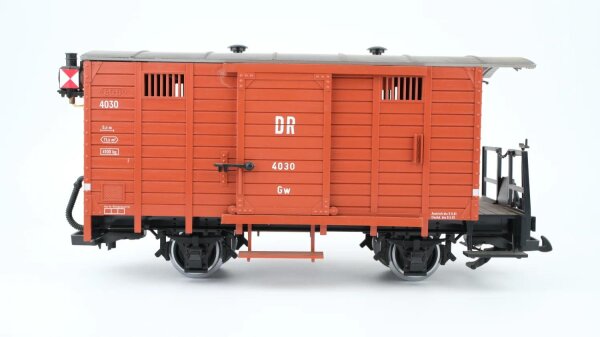 LGB G 4030 gedeckter Güterwagen mit Bremserbühne DR