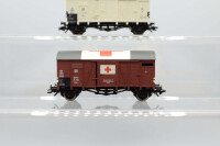 Liliput H0 Konvolut Hochbordgüterwagen braun; Gedeckter Güterwagen weiß; Hilfslazarettwagen Nr. 11; DR (17008328)