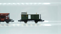 Fleischmann/Minitrix/Arnold/u.a. N Konvolut Schotterwagen/ Güterzugbegleitwagen/ Kesselwagen/ Hochbordwagen mit Schienenreinigung DR (37002035)