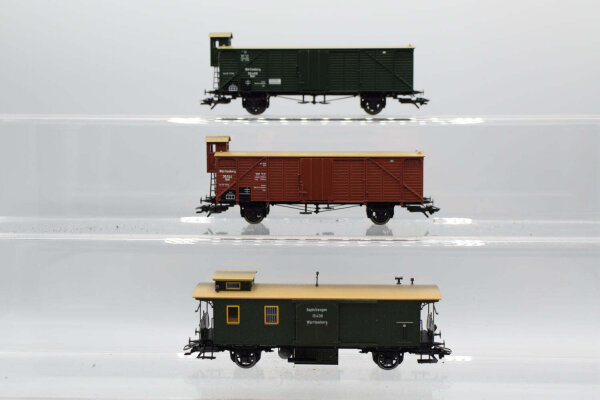 Märklin H0 Konvolut Gedeckte Güterwagen mit BrHs braun, grün; Gepäckwagen grün; Länderbahnen (17008633)