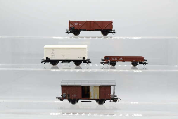 Piko H0 Konvolut Flachwagen, Hochbordwagen, DB; Kühlwagen FS; Gedeckter Güterwagen SSB-CFF (17008649)