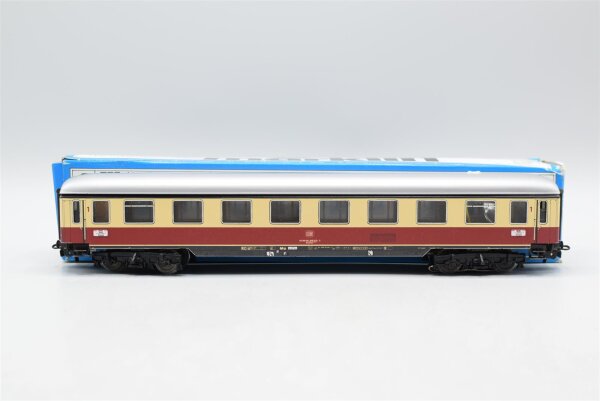 Märklin H0 4089 Reisezugwagen (61 80 19-80 122-3, Schlußlichter Lichtleiter mit Glühbirne) Av4üm / Avüm 111 der DB